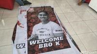 Ketua DPD PSI Solo, Antonius Yoga mengatakan, pemasangan spanduk ucapan Selamat Datang Bro Kaesang sebagai bentuk rasa sukacita. “Ini sebagai wujud suka cita wujud syukur kami kedatangan anggofa baru namanya Bro Kaesang, ya kami suka cita,” ucapnya. Foto: Tara Wahyu NV/detikJateng