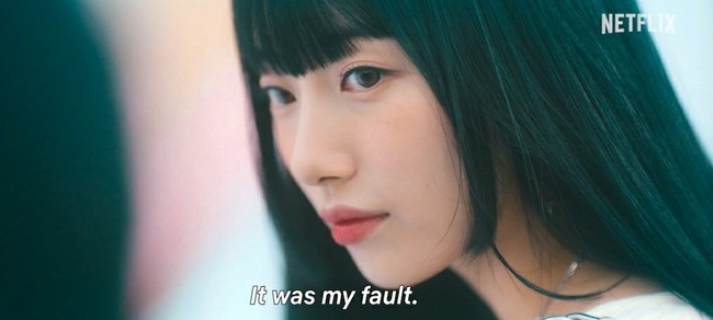 Drama yang diadaptasi dari webtoon itu menampilkan Suzy dengan potongan rambut hime cut. Dia menghidupkan karakter Lee Doona dari webtoon aslinya.   Foto: dok. Netflix