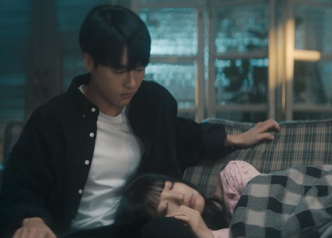Aktor Yang Se Jong akan berperan sebagai teman serumah Suzy. Meskipun sempat menghindari Doona, Lee Won Joon akhirnya kepincut idol KPop yang senang merayunya dan sulit ditebak.    Foto: dok. Netflix