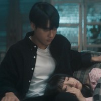 Aktor Yang Se Jong akan berperan sebagai teman serumah Suzy. Meskipun sempat menghindari Doona, Lee Won Joon akhirnya kepincut idol KPop yang senang merayunya dan sulit ditebak.    Foto: dok. Netflix