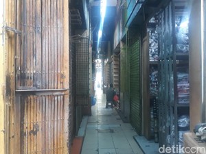 Tak Hanya Offline, Pedagang Taman Puring Juga Kalah Saing Jualan Online