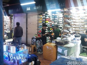 Tersisa Sedikit, Ternyata Ini Sosok Para Pengunjung Pasar Taman Puring