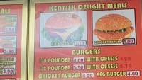 Harga menunya dibanderol murah meriah. Mulai dari Rp 33.000an sudah bisa memesan makanan dari toko langganan pemenang Grammy Awards. Foto: YouTube/Emilys Wanderland