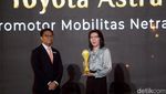 Toyota Raih Penghargaan Promotor Mobilitas Netral Karbon
