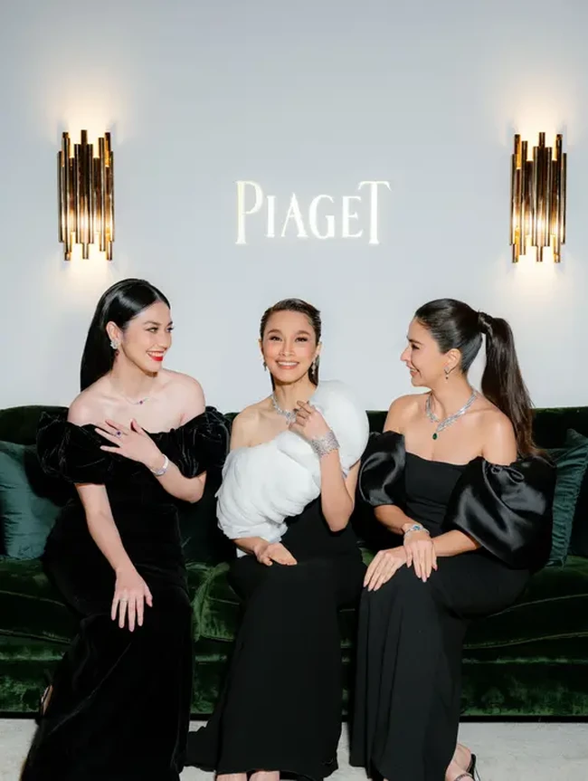 Velove tampak berpose bersama aktris Malaysia, Scha Alyahya dan Sririta Jensen Narongdej, artis asal Thailand. Ketiganya berbusana serasi nuansa hitam-putih. Foto: Instagram/@vaelovexia, Piaget