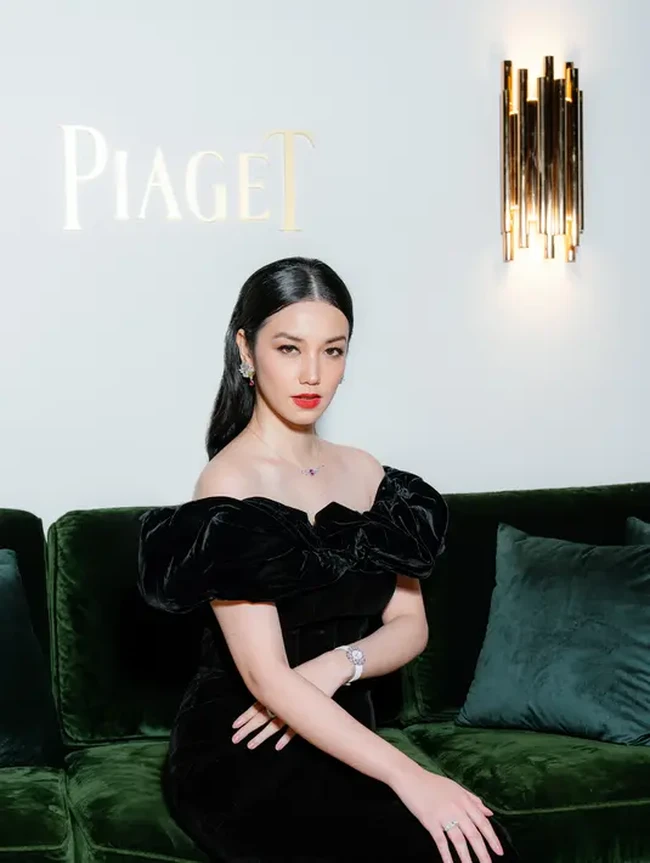 “Devinisi Cantik dan elegan ini mah,” komentar salah satu netizen. “Cantiknya mahal yg ini mah,” tulis netizen lain. Foto: Instagram/@vaelovexia, Piaget