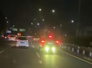 Viral Lampu Rem Fortuner Menyilaukan, Nyaris Bikin Celaka Pengendara Lain