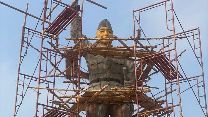 Wajud patung Bung Karno yang lebih gemuk dari biasanya Wajud patung Bung Karno yang lebih gemuk dari biasanya