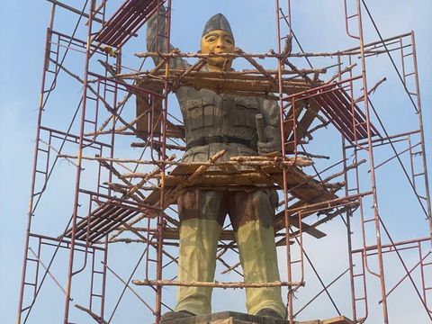 Wajud patung Bung Karno yang lebih gemuk dari biasanya