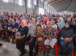 Wakapolri Salurkan 3.500 Paket Sembako ke Masyarakat Pesisir Belawan