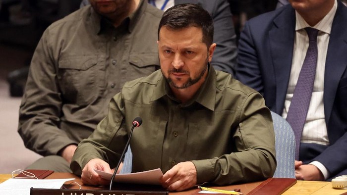 NEW YORK, NEW YORK - SEPTEMBER 20: President of Ukraine Volodymyr Zelensky speaks to the U.N. Security Council on the war his country in a meeting during the United Nations General Assembly (UNGA) on September 20, 2023 in New York City. Zelensky called on the U.N. Security Council to broaden its membership and remove Russias veto power.   Spencer Platt/Getty Images/AFP (Photo by SPENCER PLATT / GETTY IMAGES NORTH AMERICA / Getty Images via AFP)