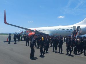 Polda Sulut BKO 200 Personel Brimob Usai Massa Bakar Kantor Bupati Pohuwato