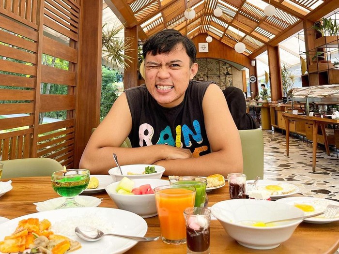 Aa Juju, food vlogger makan lurr yang review jujur