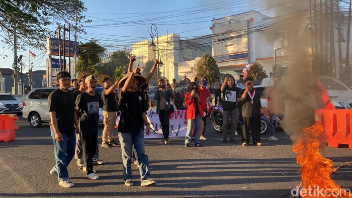 Aksi teaterikal Mahasiswa Sukabumi soroti konflik Rempang