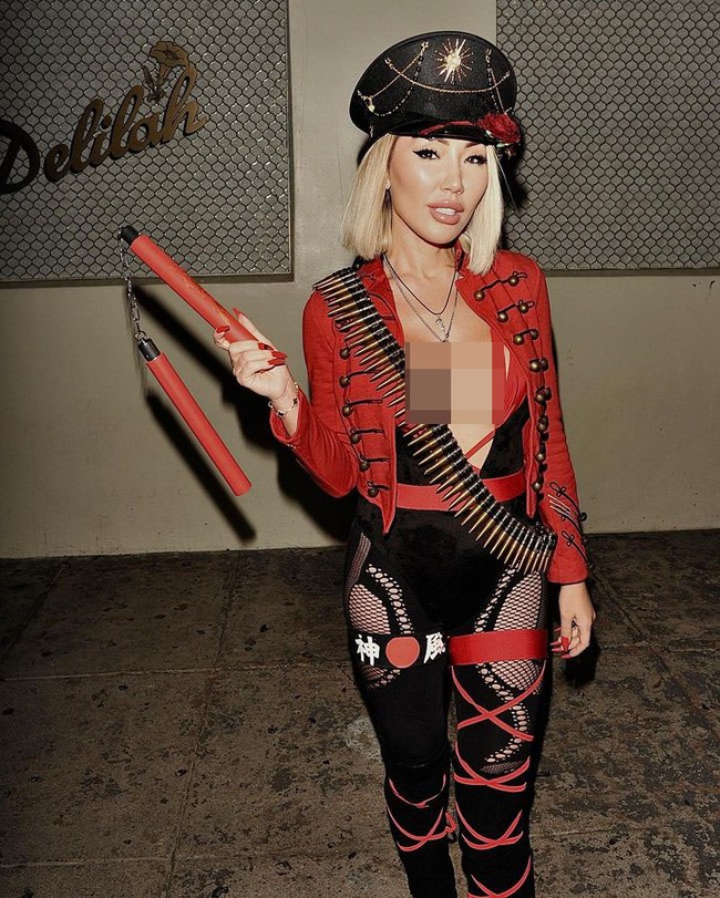 Seperti jadi James Bond wanita. Mereka menciptakan karisma untuk kami, aura kami, dan mengajarkan teknis terbaik untuk merayu orang. Semua teknik ini aku adaptasikan dalam hidup sehari-hari. Baik kamu kelebihan berat badan, pendek, atau yang lain, ini tentang karisma, ujarnya dilansir Daily Star. Foto: Instagram Aliia Roza