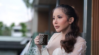 Pasrah Batal Nikah, Ayu Aulia Santai Sarapan hingga Ngopi Cantik