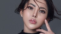 Menurut laporan yang diterima, Ayu Aulia mencakar tunangannya. Bukti kuat juga ditunjukkan pada rekaman CCTV yang membuatnya pasrah batal menikah. Foto: Instagram/ayuaulia5252