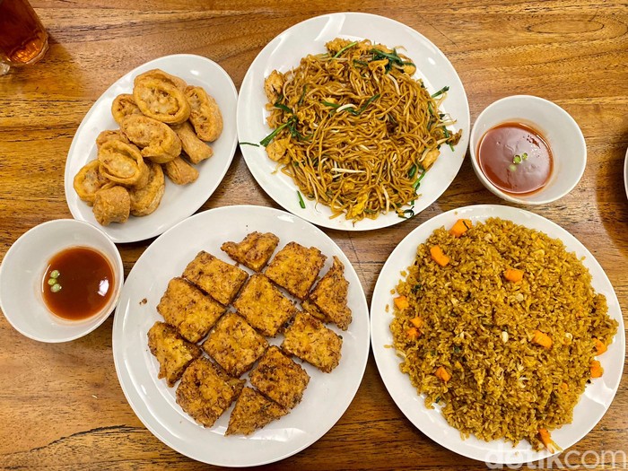 Bakmi Salemba 43 : Renyah Gurih Fuyunghai dan Lumpia Shanghai Klasik