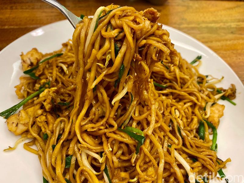 Bakmi Salemba 43 : Renyah Gurih Fuyunghai dan Lumpia Shanghai Klasik