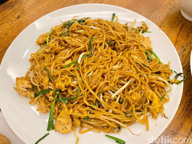 Bakmi Salemba 43 : Renyah Gurih Fuyunghai dan Lumpia Shanghai Klasik