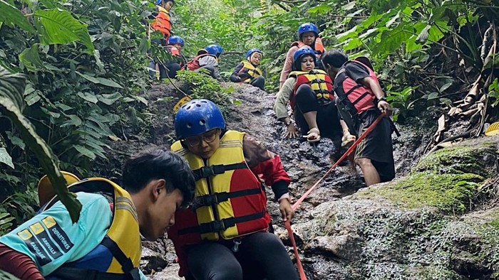 Body Rafting di Curug Naga