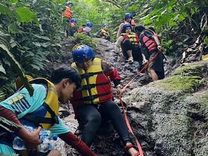 Healing Sambil Body Rafting di Curug Naga Bikin Galau Hilang