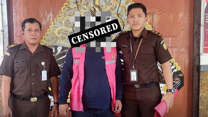 Tersangka kredit fiktif PT BPR BKK Tulung ditahan kejaksaan negeri Klaten.