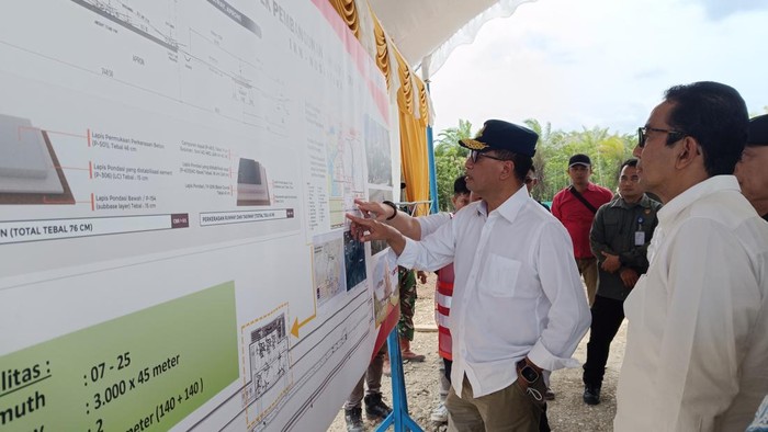 Budi Karya Sumadi cek proyek bandara di IKN (Rizky/detikcom)