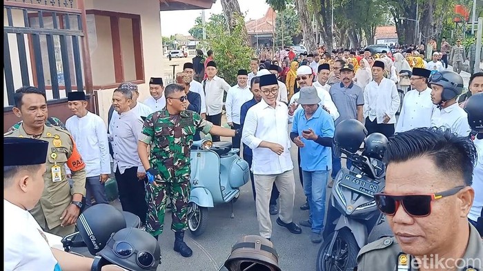 Bupati Pamekasan Baddrut Tamam saat acara pelepasan dan pamitan di pendopo kabupaten, Jumat (22/9/2023).