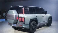 Tampilan SUV ini sangat gagah dengan bentuk mengotak, profil ban yang besar, bodi yang kelihatan kokoh dan desain eksterior yang maskulin. Foto: Carnewschina