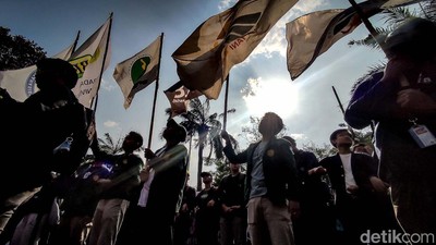 Demo Hari Tani Nasional, Mahasiswa Geruduk Gedung Kementan