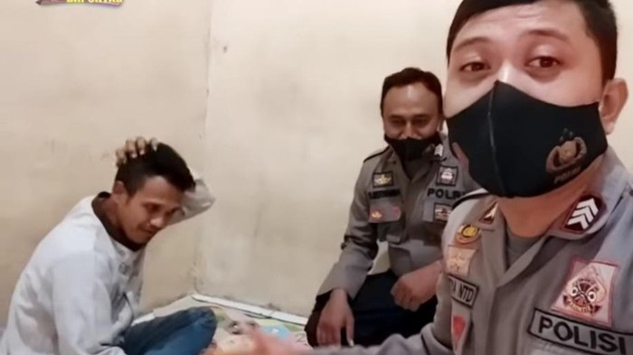Tahanan Polsek Labuan, Kabupaten Donggala, Sulawesi Tengah (Sulteng) bernama Maskur enggan keluar penjara usai dinyatakan bebas.