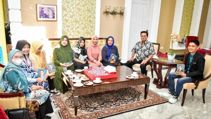 Fadel Muhammad bertemu dengan mahasiswa S3 se-Gorontalo