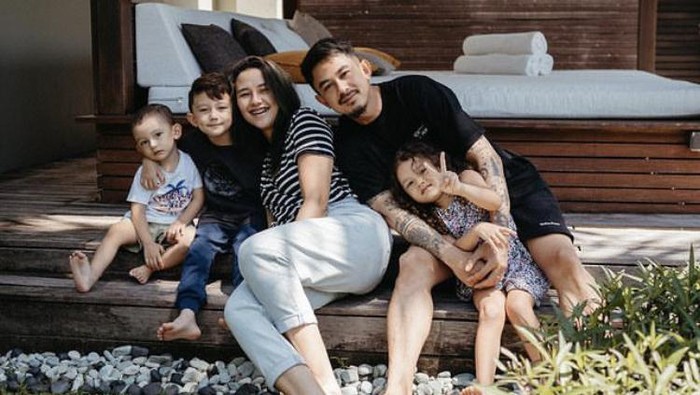 Fandy Christian dan Dahlia Poland