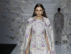 Foto: Koleksi Aigner Spring-Summer 2024, Terinspirasi Corak Bunga Seniman UK