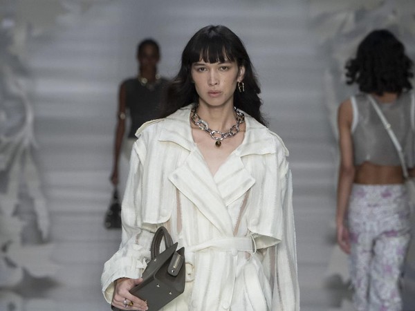 Aigner Kembali ke Milan Fashion Week Hadirkan Sentuhan Baru di