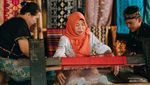 Kain Tenun Sukarara Lombok: Tak Sekedar Cendera Mata, Ada Filosofinya
