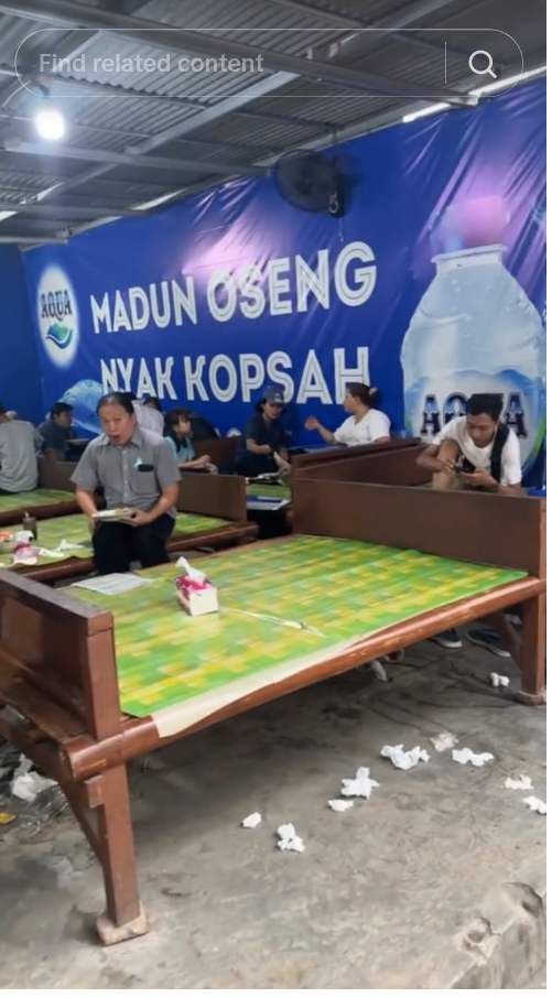 Food Vlogger Aa Juju yang mengulas jujur sebuah warung bernama Warung Nyak Kopsah.