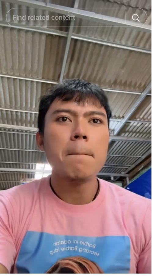 Food Vlogger Aa Juju yang mengulas jujur sebuah warung bernama Warung Nyak Kopsah.