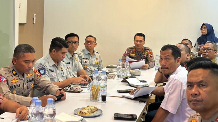 Forum Lalu Lintas Angkutan Jalan saat rapat operasi penertiban pak ogah di Makassar, Sulsel.