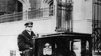 Taksi listrik, New York, 1910. Foto: twitter.com/UmarBzv