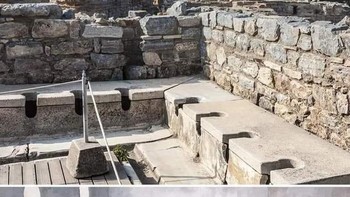 Toilet umum di Roma Kuno. Foto: twitter.com/UmarBzv