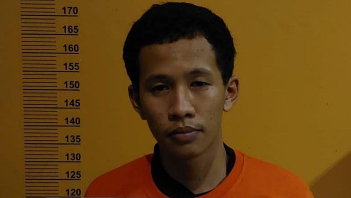 Foto: Tampang ayah muda yang nekat menghabisi anak kandungnya (Dok Polresta Pekanbaru)