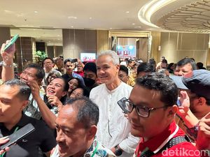 Senyum Ganjar Soal Kabar Kaesang Gabung PSI