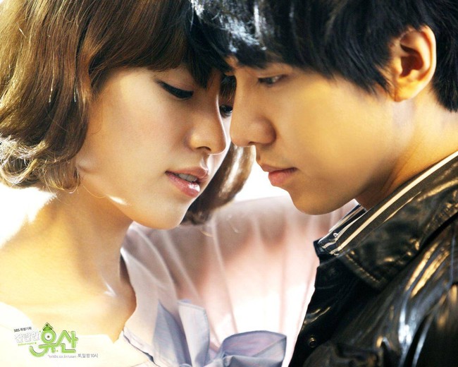 Aktris 36 tahun itu dipasangkan dengan Lee Seung Gi dalam drama Korea Brilliant Legacy pada 2009. Keduanya menampilkan chemistry kuat hingga digosipkan pacaran. Foto: Instagram