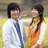Di awal kariernya, Han Hyo Joo membintangi drama Korea Spring Waltz dan dipasangkan dengan Seo Do Young. Drama romantis yang tayang pada 2006 itu mengikuti kisah pasangan yang berpisah karena konflik keluarga. Keduanya dipertemukan kembali bak takdir di Austria.Foto: Instagram