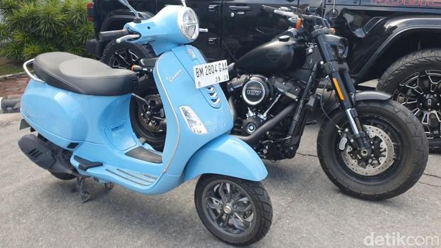 Harley dan vespa yang disita dari tersangka Ari Guswanto. (Raja Adil Siregar/detikSumut)