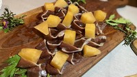 Yang sayang jika dilewatkan adalah duck prosciutto yang rasanya gurih asin. Karenanya menu ini disajikan pula dengan buah melon untuk menetralkan rasanya. Foto: detikcom/Riska Fitria