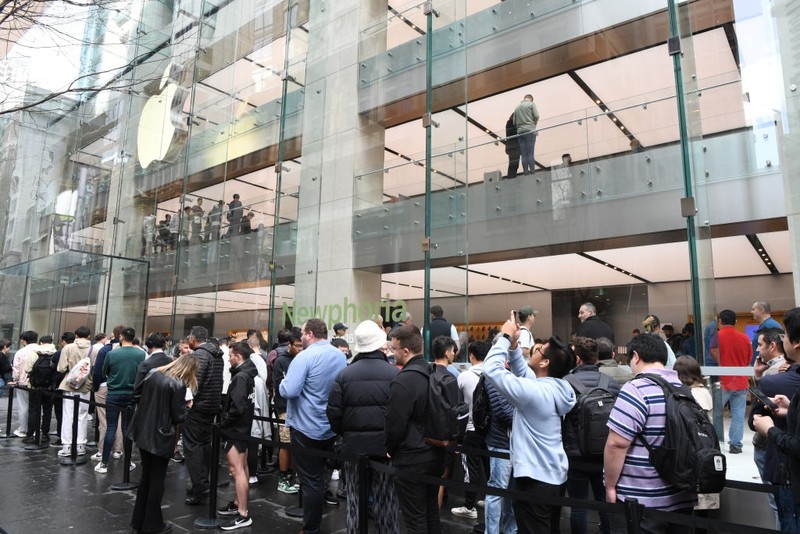 SYDNEY, AUSTRALIA - SEPTEMBER 22: Customers wait in line at the Australian release of the latest iPhone and Apple Watch models at the Apple Store on September 22, 2023 in Sydney, Australia. Apple launched its lineup of the latest iPhone 15 versions as well as other product upgrades such as the Apple Watch Series 9 and Apple Watch Ultra 2 feauturing new design, improved performance and new materials.  (Photo by James D. Morgan/Getty Images)