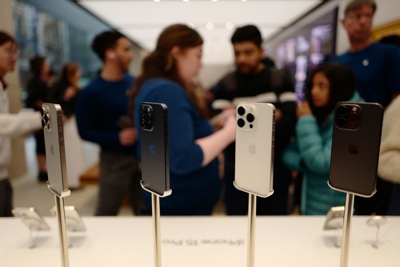 SYDNEY, AUSTRALIA - SEPTEMBER 22: Customers wait in line at the Australian release of the latest iPhone and Apple Watch models at the Apple Store on September 22, 2023 in Sydney, Australia. Apple launched its lineup of the latest iPhone 15 versions as well as other product upgrades such as the Apple Watch Series 9 and Apple Watch Ultra 2 feauturing new design, improved performance and new materials.  (Photo by James D. Morgan/Getty Images)